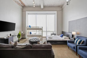 Stunning Downtown Apartment with Pool, Laundry, Parking